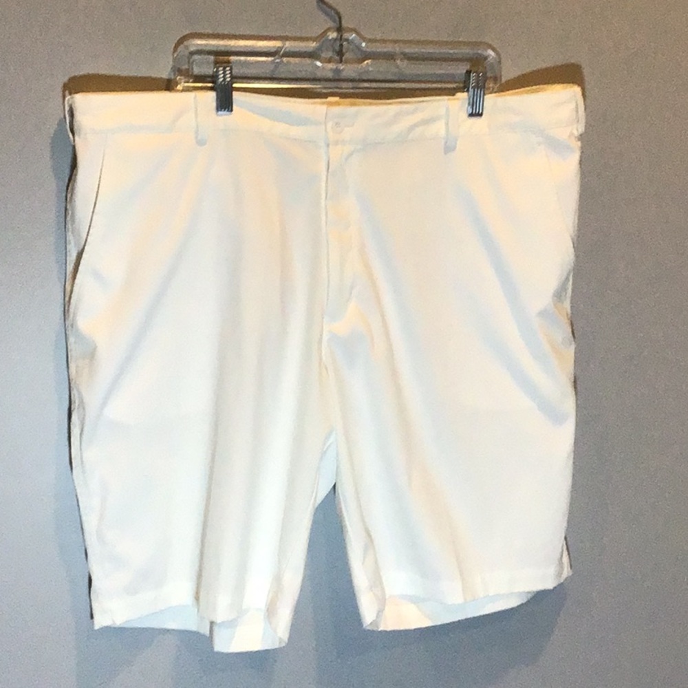 Nike golf men’s white shorts